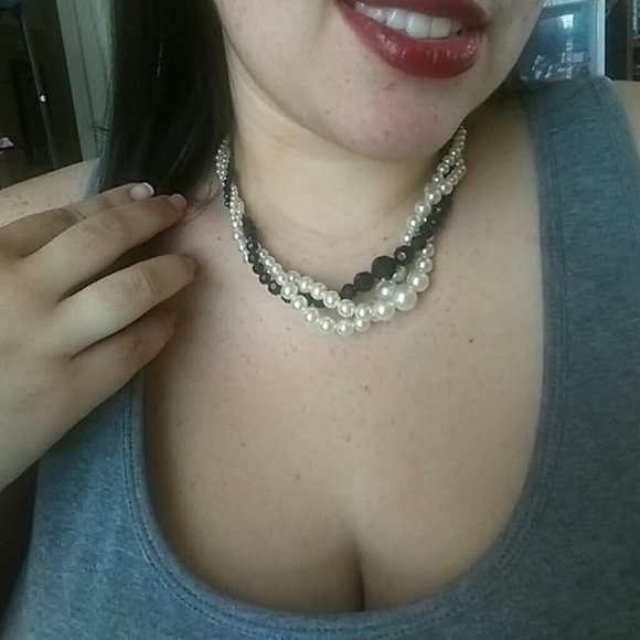 Chic Pearl Statement Necklace - Picture 1 of 3